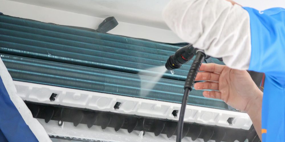 air-conditioning-cleaning-service-with-water-spray